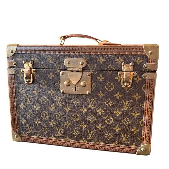 LOUIS VUITTON
Monogram Boite Pharmacie Toiletry Case - Picture 2 of 14